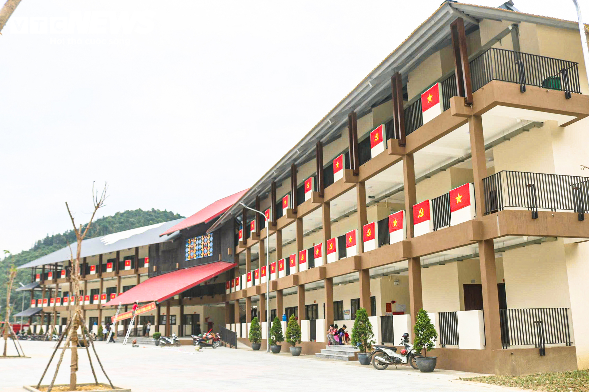 Trường Phổ thông dân tộc nội trú Tiểu học và THCS Mường Khương là 1
trong 4 trường nội trú biên giới của tỉnh Lào Cai được đưa vào sử
dụng trong năm học 2026-2027.