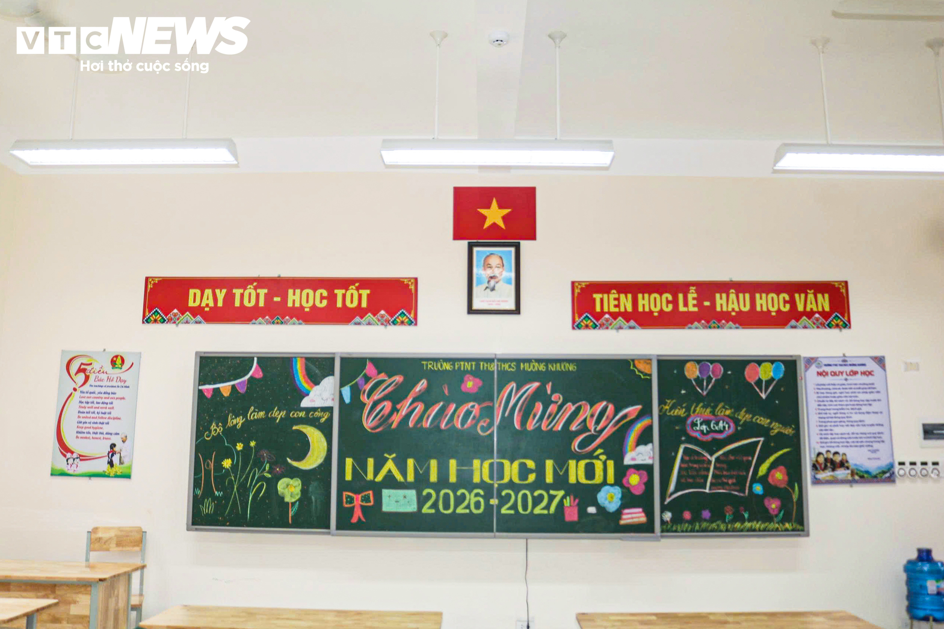 Hệ
thống phòng học có không gian rộng, trang thiết bị đầy đủ để phục
vụ tốt nhất việc dạy và học.