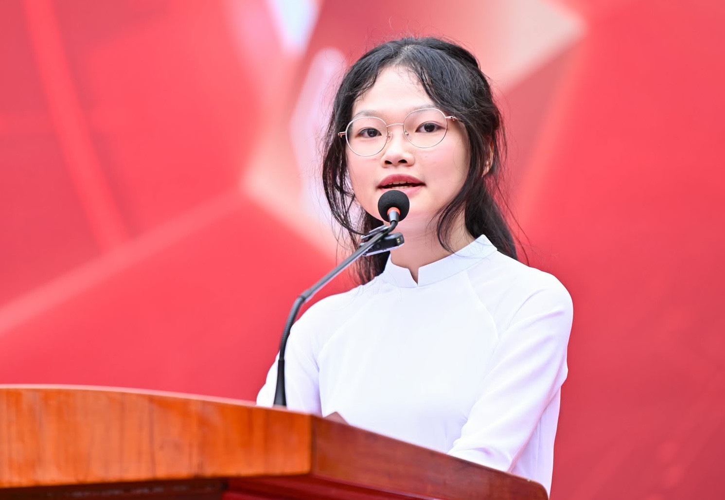 Bích Ngọc phát biểu trong lễ khai giảng tại Đại học Bách khoa Hà Nội. Ảnh: HUST