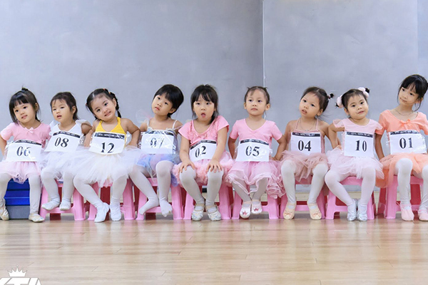 Lisa - con gái Khánh Thi 3 tuổi đã học ballet - 3