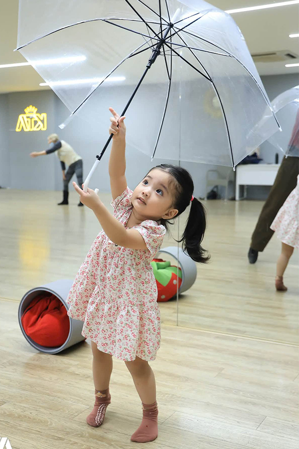 Lisa - con gái Khánh Thi 3 tuổi đã học ballet - 8