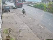 Clip Eva - Clip: Ô tô con vượt phải bị xe đầu kéo tông xoay ngược