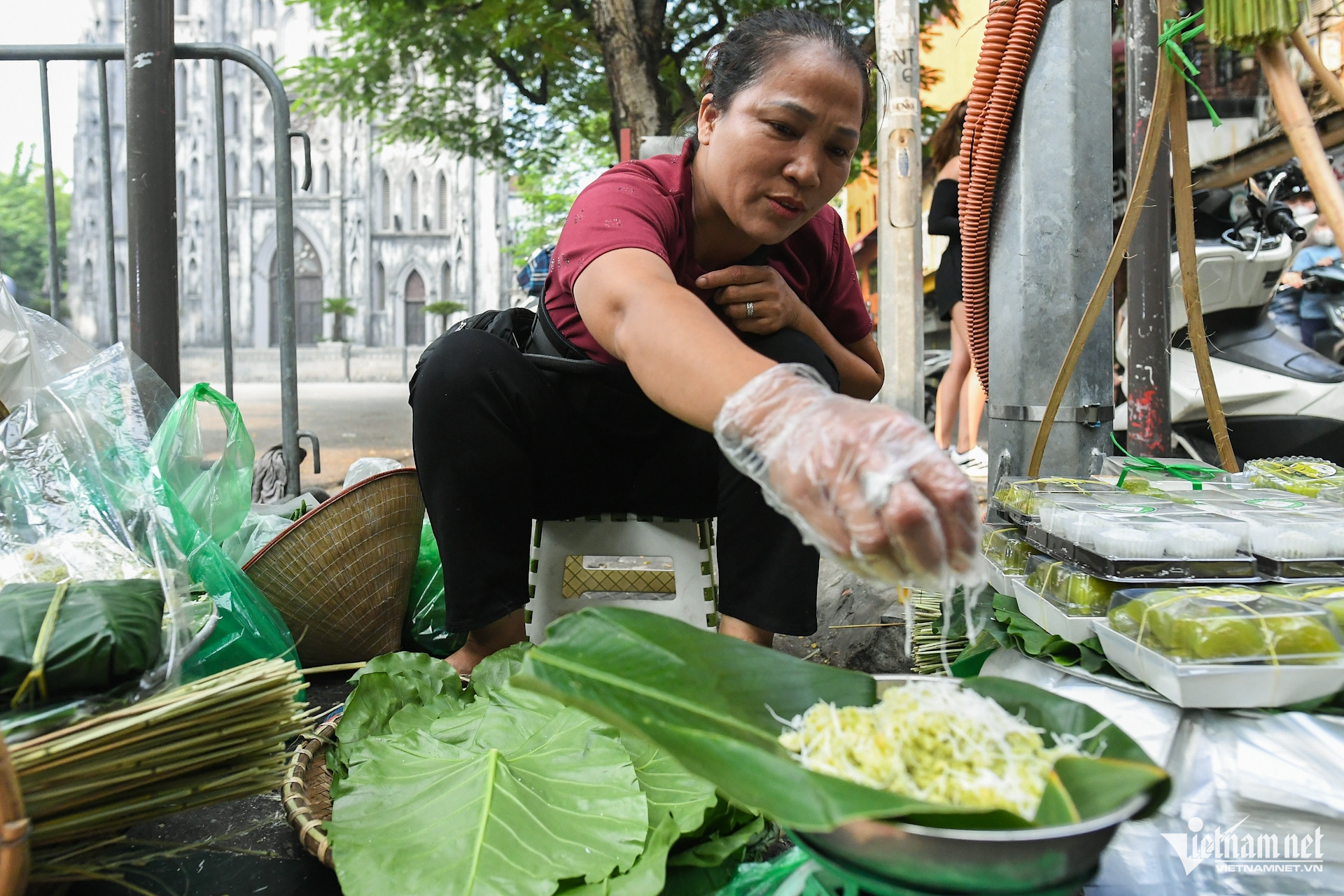 Sáng chớm thu ở Hà Nội, người dân chạy bộ, thưởng cà phê - 8