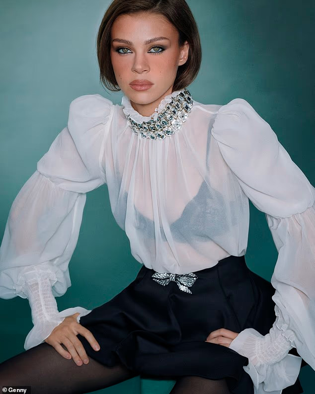 Nicola Peltz diện thiết kế xuyên thấu với áo ngực ren trong chiến dịch quảng bá của thương hiệu Italy.