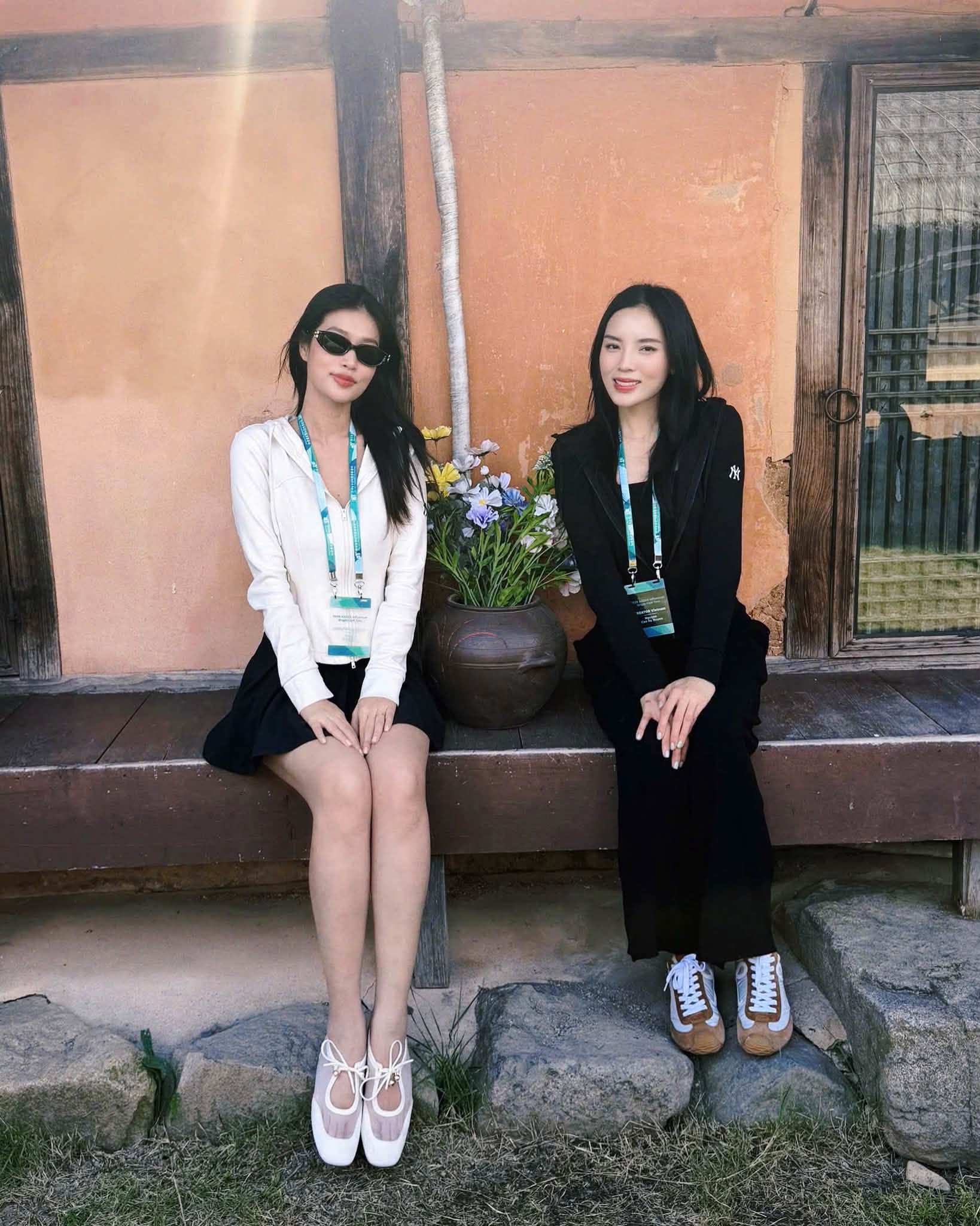 Trong mọi khung hình, điều dễ dàng nhận ra đó là sự thoải mái, biểu cảm thân thiết giữa Kỳ Duyên và Thiên Ân.