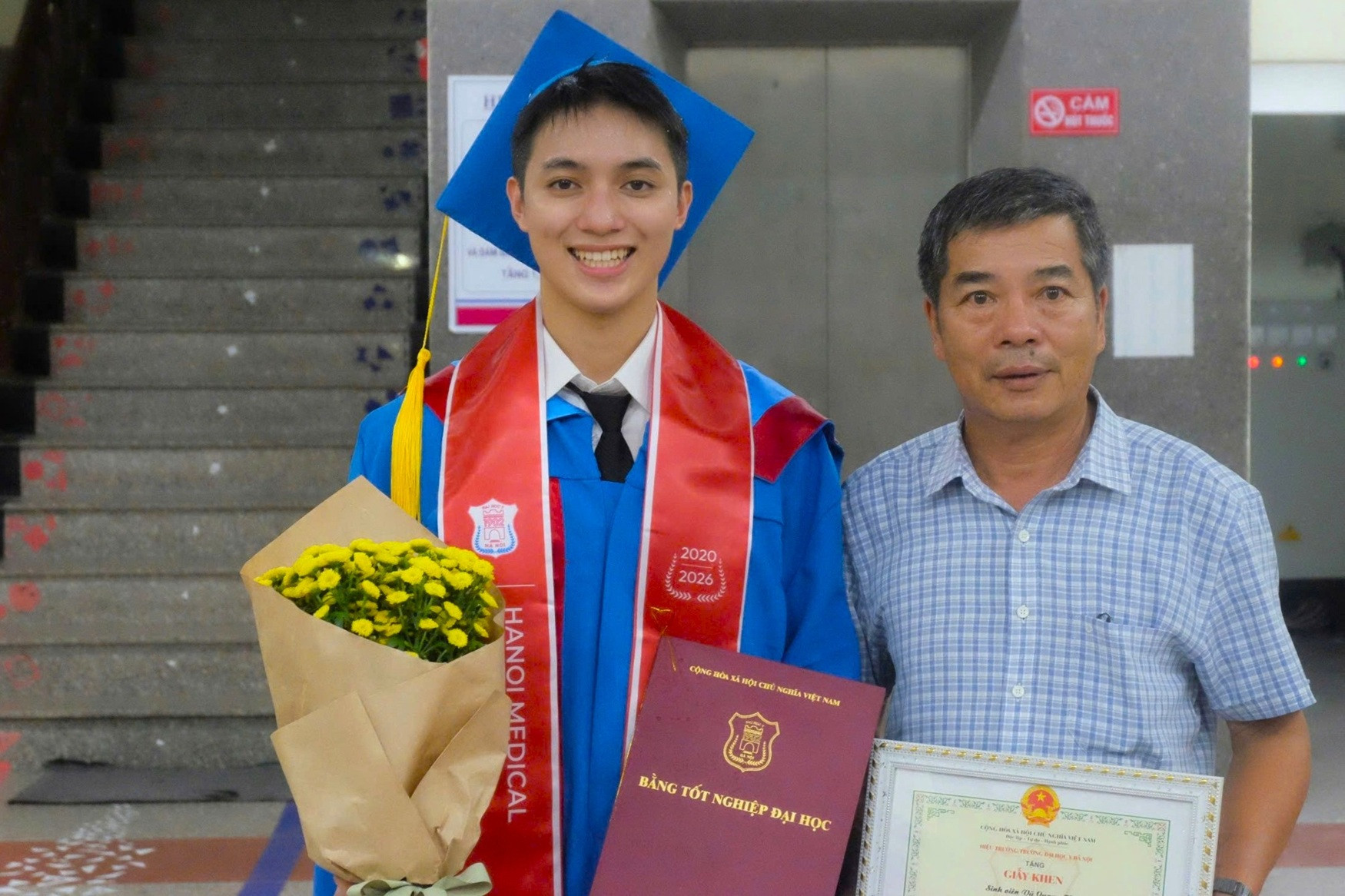 Huy tốt nghiệp loại giỏi tại Trường ĐH Y Hà Nội. Ảnh: NVCC