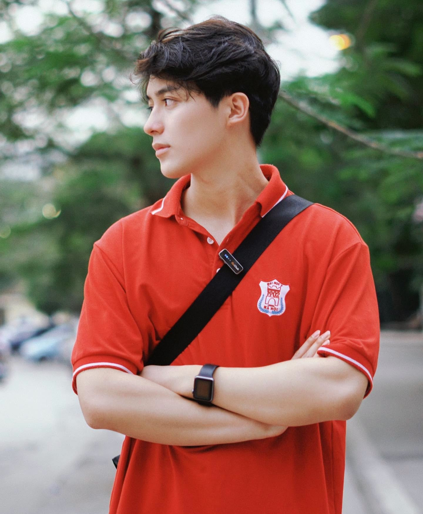 Vũ Quang Huy không chỉ khiến mọi người trầm trồ vì trúng tuyển chương trình bác sĩ nội trú của Trường ĐH Y Hà Nội mà còn sở hữu vẻ ngoài điển trai. Ảnh: NVCC.