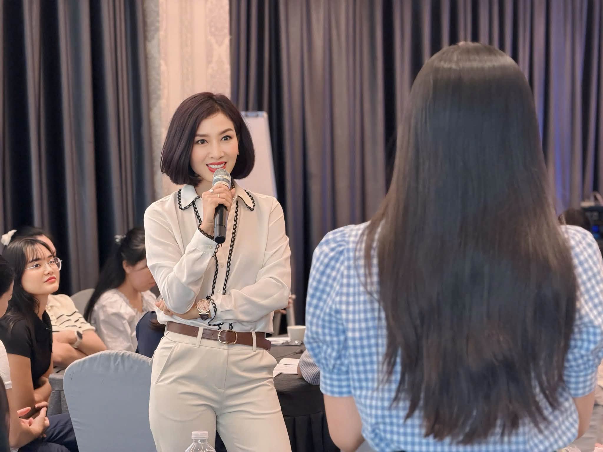 Thu Hương đang làm nghiên cứu sinh bằng Tiến sĩ thứ 2 về lĩnh vực y sinh và sức khỏe cộng đồng. 