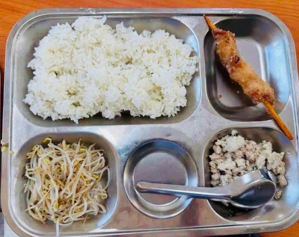 Bữa ăn bán trú chỉ thực sự được kiểm soát khi các yêu cầu trên giấy được thực hiện đúng trong từng khâu vận hành.