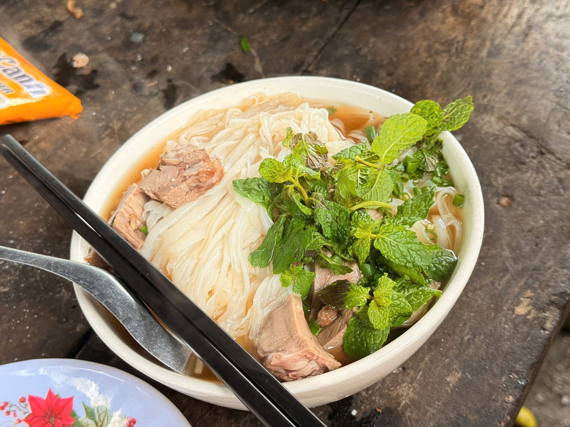 Phiên chợ lùi độc đáo ở miền Bắc, khách vượt xa tới thưởng thức món ngon - 7