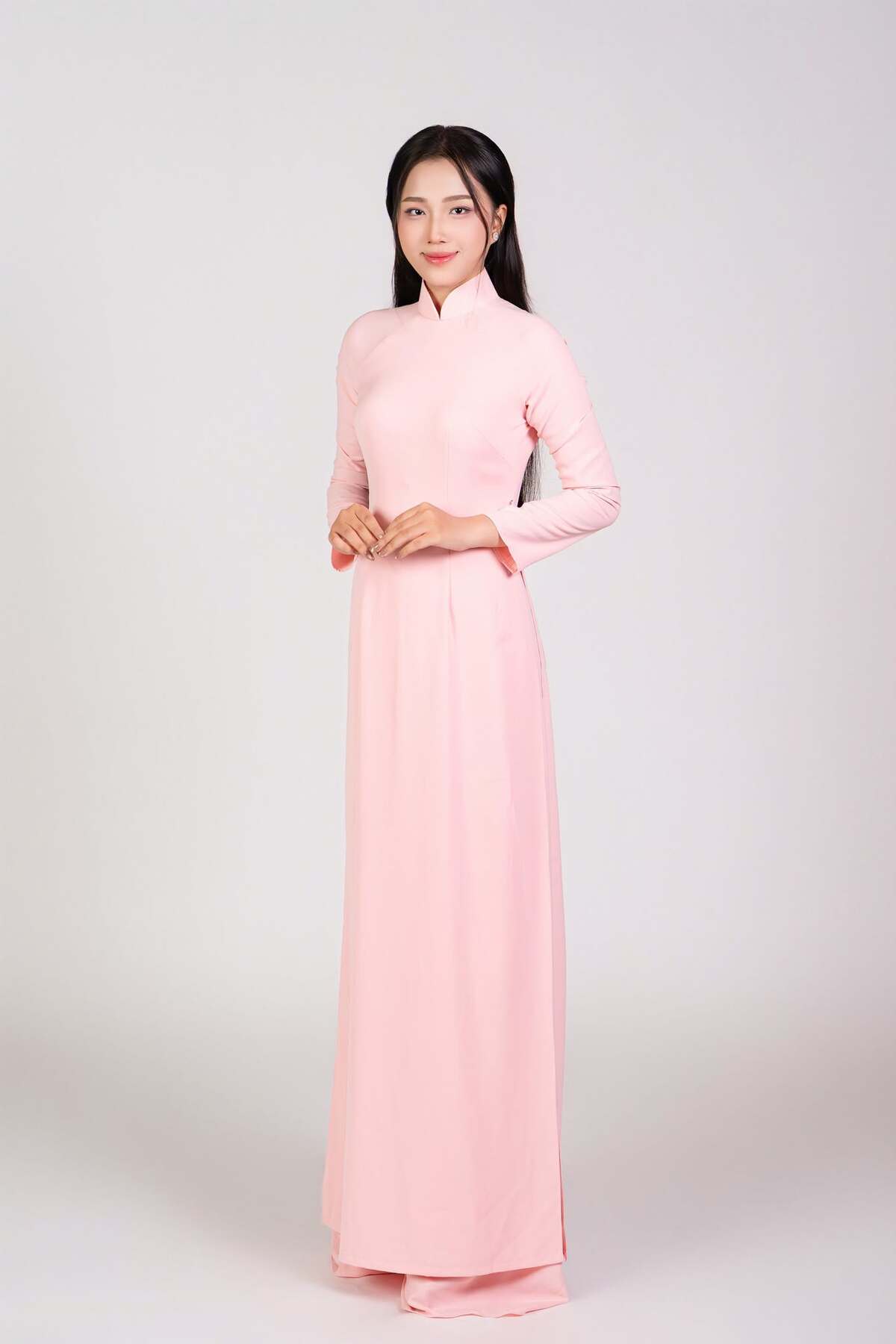 Cô từng tham gia nhiều hoạt động tình nguyện, là đại sứ Mùa hè xanh. Thí sinh cho biết thi sắc đẹp để rèn luyện các kỹ năng mềm, bước ra khỏi vùng an toàn.
