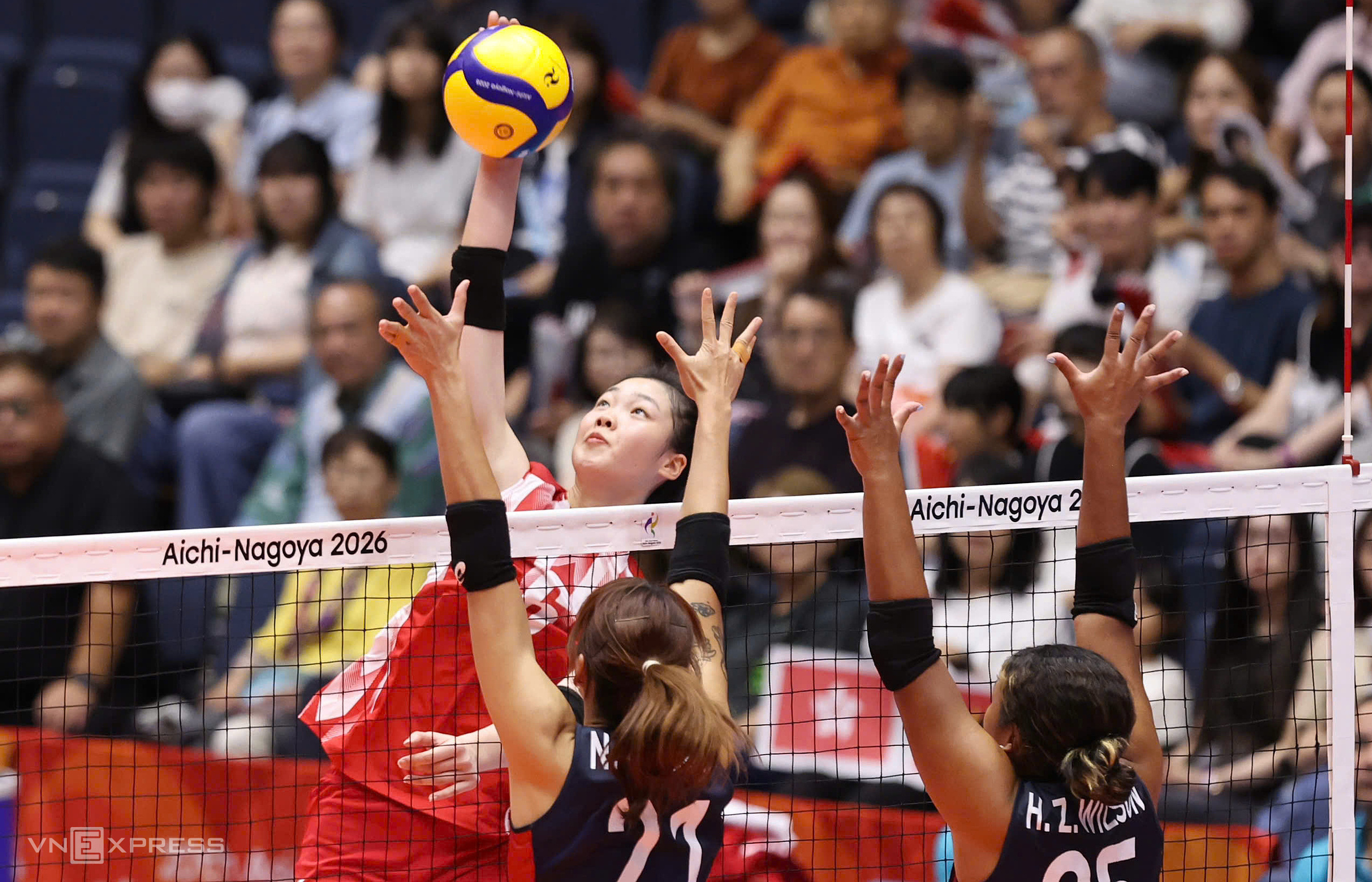 Chủ công Phạm Quỳnh Hương tấn công trong trận Việt Nam thắng Hong Kong 3-0 ở lượt thứ hai bảng D môn bóng chuyền nữ trong nhà ASIAD 2026, tại nhà thi đấu Park Arena Komaki, thành phố Komaki, tỉnh Aichi, Nhật Bản ngày 17/9/2026. Ảnh: Hoàng Ca