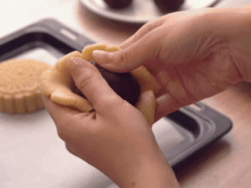 Phía sau bánh trung thu nhà làm, cam kết 'an toàn tuyệt đối'