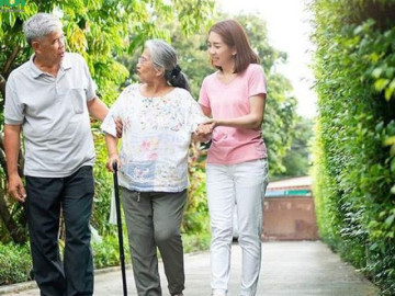 Cha mẹ để lại tài sản cho con cái đôi khi không phải tiền bạc: 3 cách sống này đáng giá hơn cả một gia tài