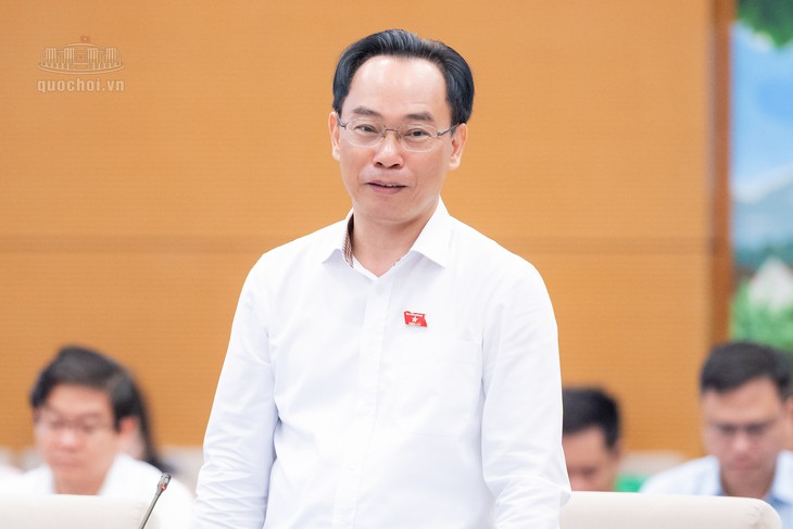 Bộ trưởng Bộ GDamp;ĐT Hoàng Minh Sơn giải trình. Ảnh: Media Quốc hội