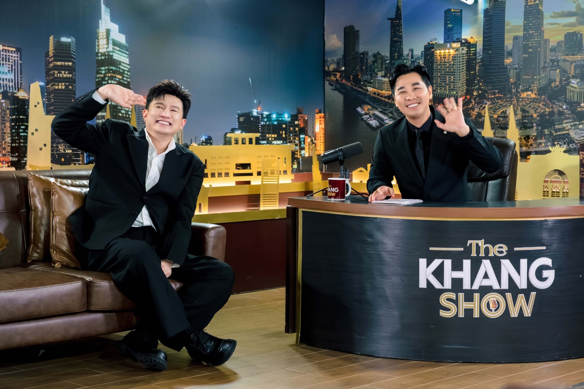 MC Nguyên Khang và Dược Sĩ Tiến trong The Khang Show. (Ảnh: NVCC)