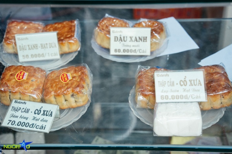 Xếp hàng từ 5h30 chờ mua bánh Trung thu amp;#34;hotamp;#34; ở Hà Nội - 9