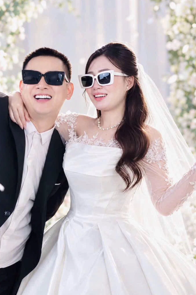 Hoài Lâm và vợ sắp cưới kém 9 tuổi trong bộ ảnh mới thực hiện.