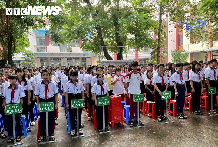 Trường THCS Nguyễn Văn Trỗi đối mặt với nhiều áp lực vì đông học sinh.