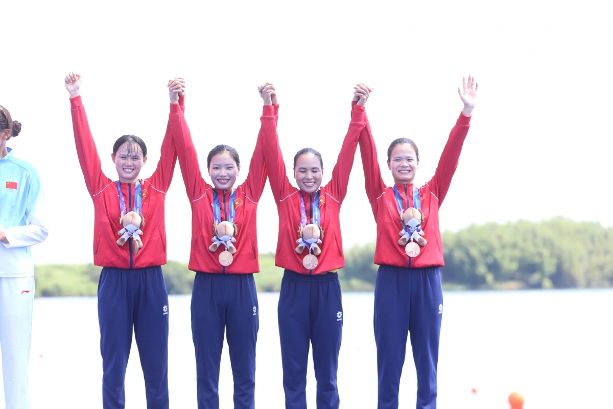 Tấm HCĐ ở nội dung thuyền bốn nữ mái chèo đơn cũng là huy chương đầu tiên của Rowing Việt Nam tại ASIAD 2026.