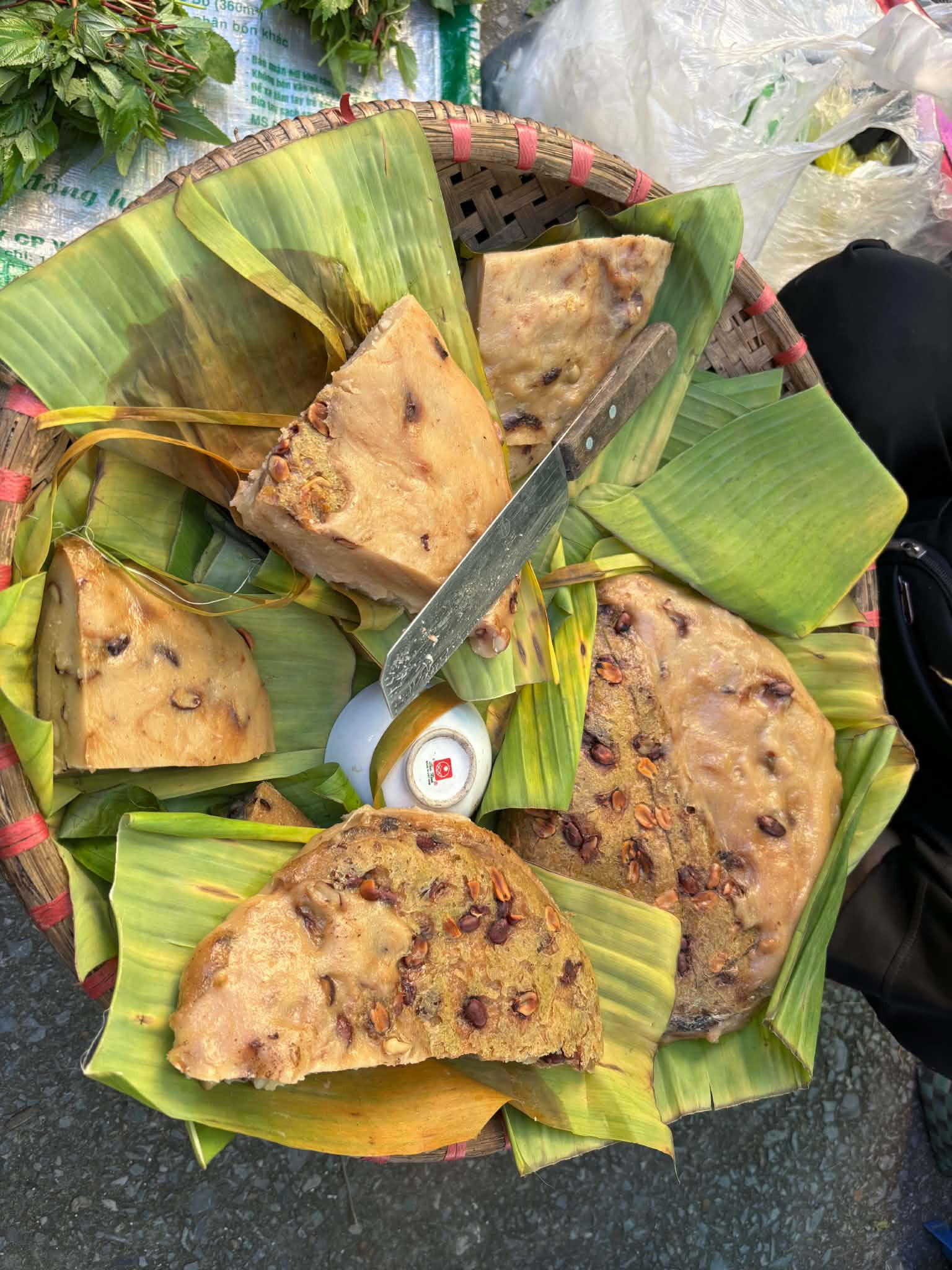 Khu chợ lâu đời ở Hưng Yên bán đủ món ngon rẻ, 8 chiếc bánh chỉ 10.000 đồng - 13