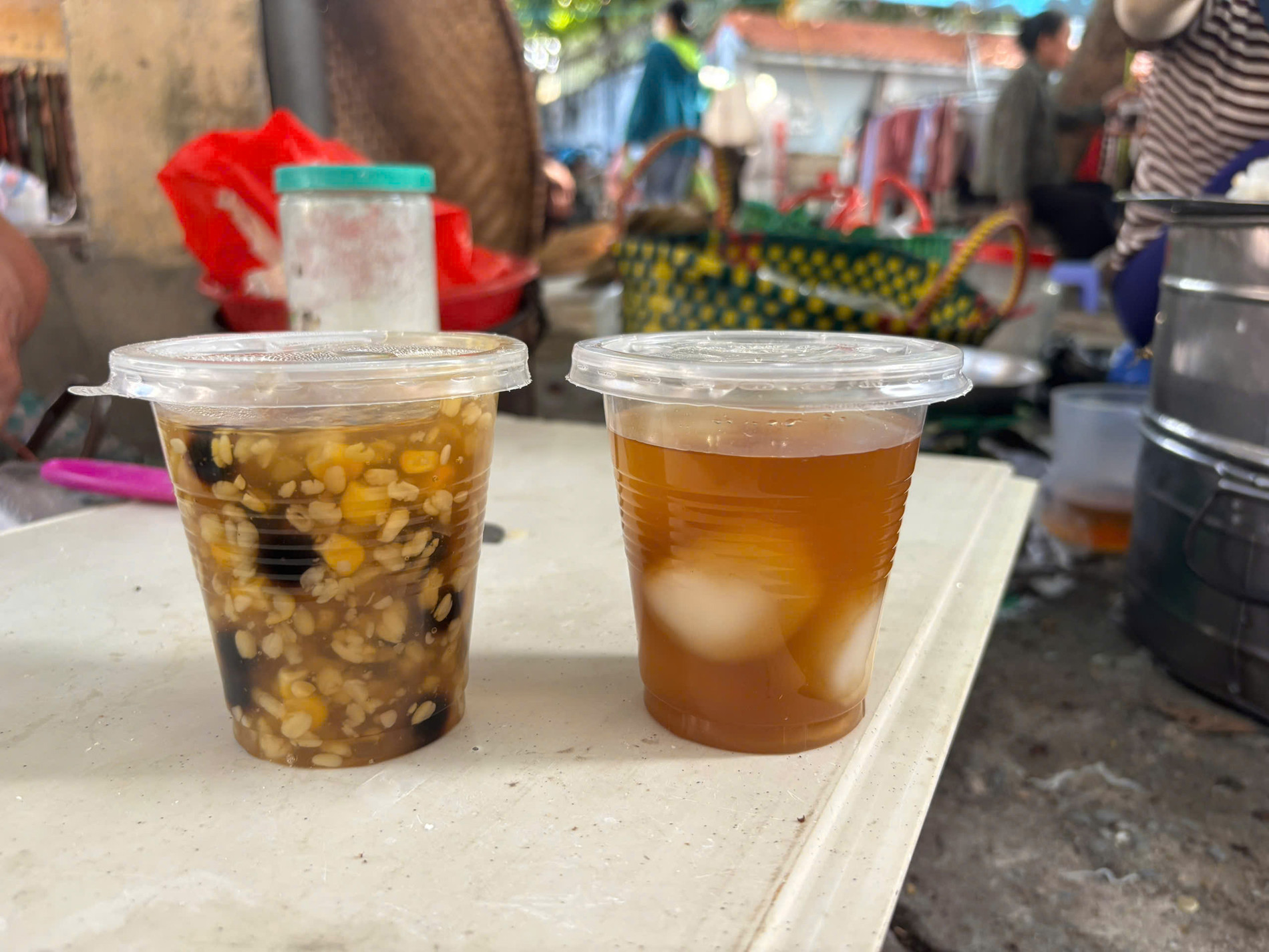 Khu chợ lâu đời ở Hưng Yên bán đủ món ngon rẻ, 8 chiếc bánh chỉ 10.000 đồng - 16