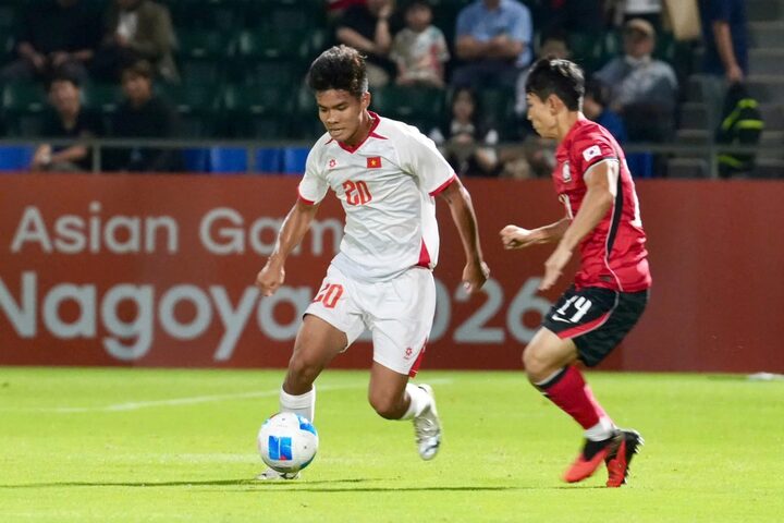 U23 Việt Nam (áo trắng) thua U23 Hàn Quốc 0-4. (Ảnh: VFF)