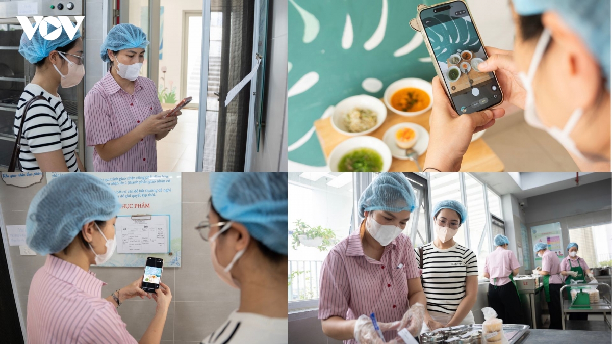 Trong quá trình chia suất, nhân viên chụp ảnh bữa ăn và cập nhật lên phần mềm để phụ huynh theo dõi. Mẫu thức ăn được lưu tại bếp trong 24 giờ. Khi cần kiểm tra, cơ quan chức năng có thể đối chiếu mẫu lưu tại bếp với hình ảnh, thông tin đã cập nhật trên phần mềm. Trong quá trình chia suất ăn, chị Hoàng Việt Diệu Linh (áo sọc kẻ trắng đen), phụ huynh có con tuổi đang theo học tại Trường Mầm non Quang Trung được tham gia giám sát. 