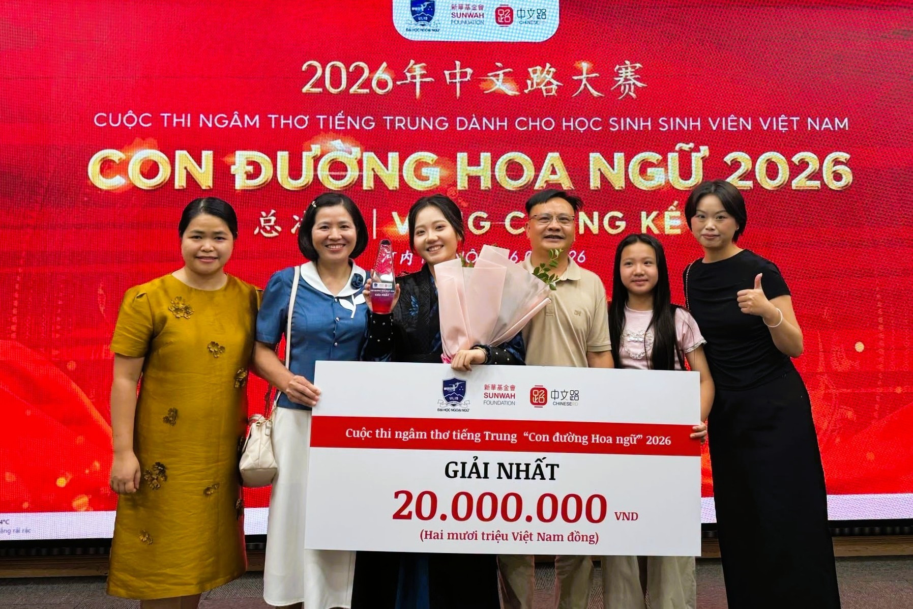 Phương Chi giành giải Nhất ở cuộc thi Ngâm thơ tiếng Trung toàn quốc Con đường Hoa ngữ 2026. Ảnh: NVCC