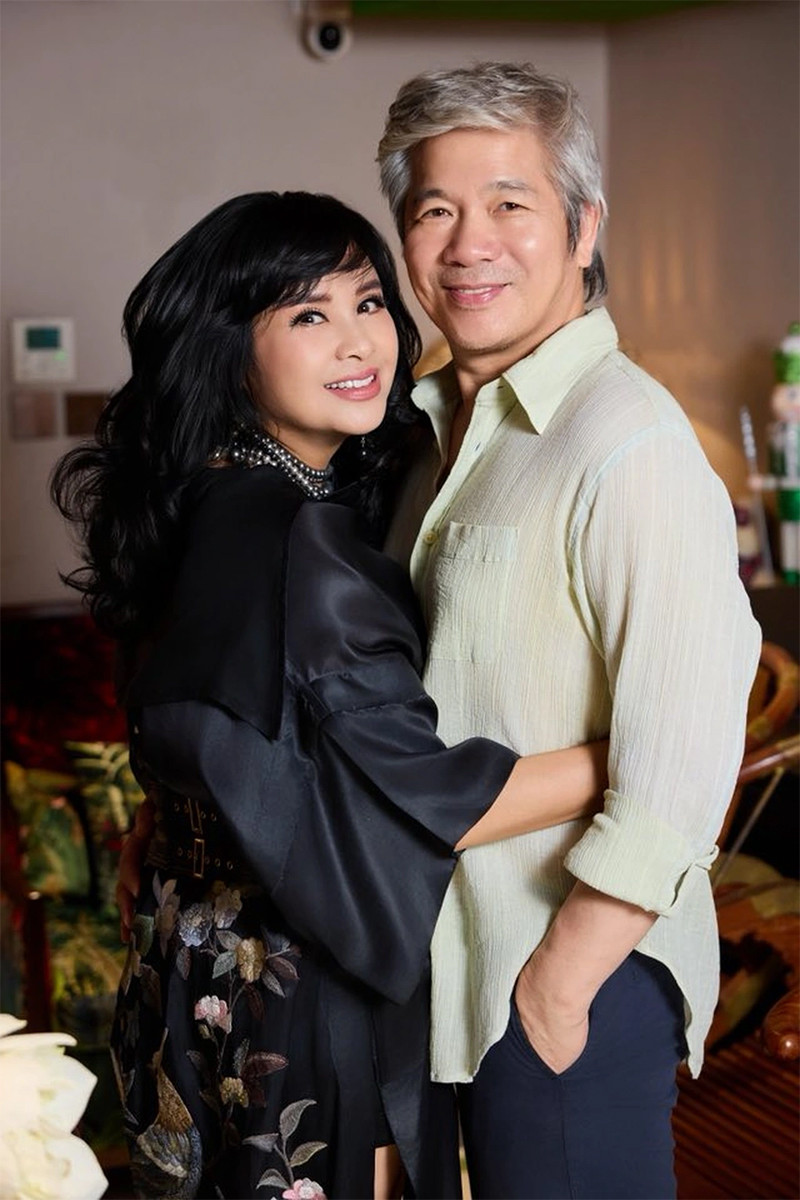 NSND Thanh Lam và bác sĩ nhãn khoa Bùi Tiến Hùng về chung nhà từ tháng 6/2021, vẫn ấp ủ kế hoạch tổ chức một hôn lễ nhỏ.