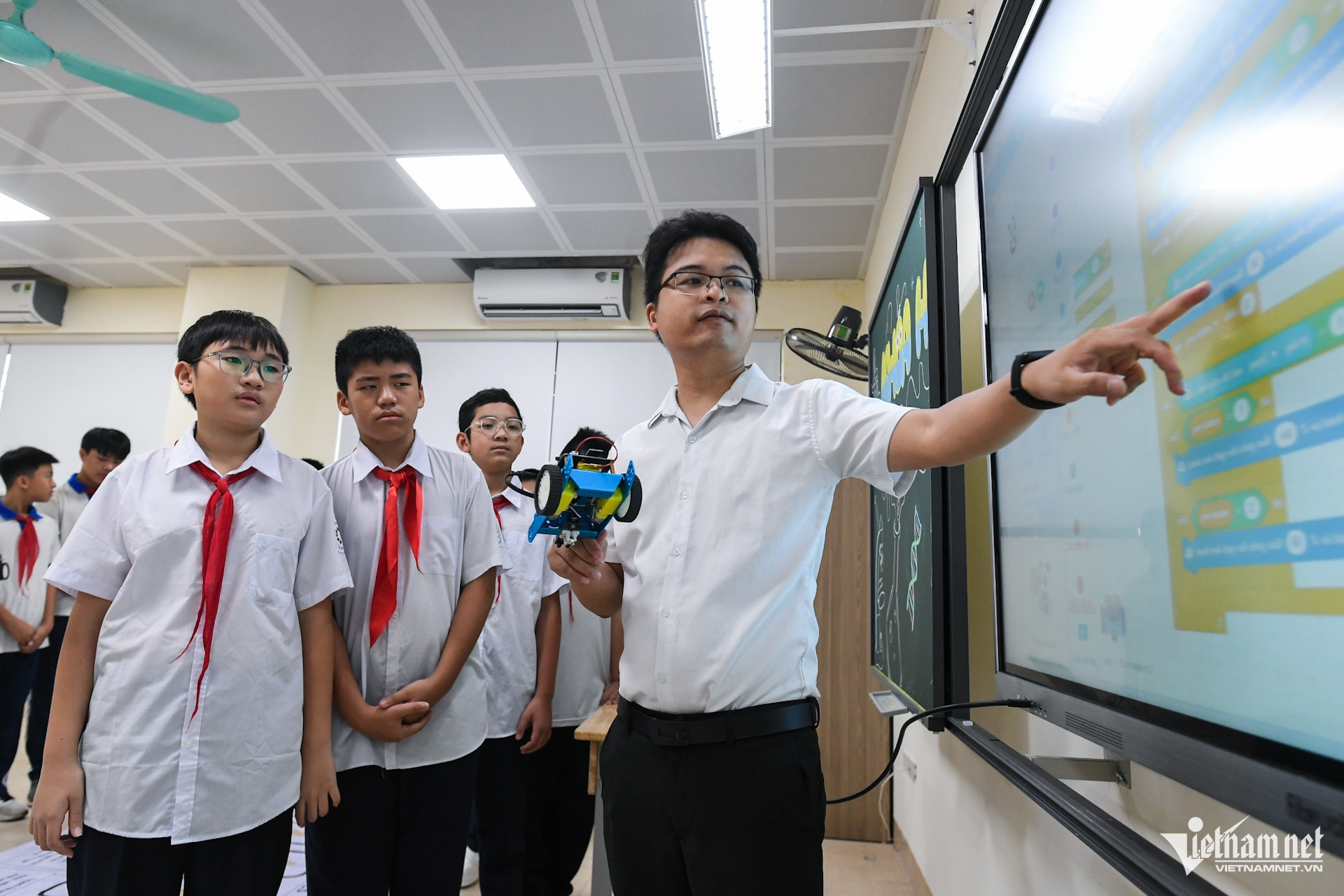 Năm học 2025-2026, 83 học sinh của trường có tổng cộng 154 lượt đỗ lớp 10 chuyên.