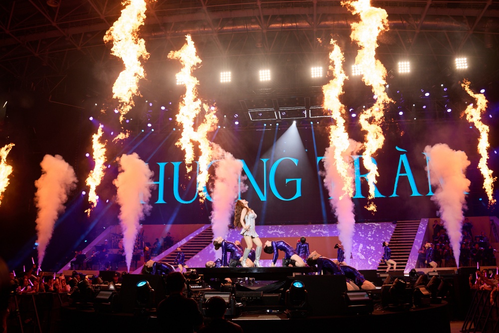Tối 1/8 tại Hà Nội, Hương Tràm giới thiệu Phao cứu sinh Concert - dấu mốc quan trọng trong hành trình trở lại sau nhiều năm sinh sống và học tập tại Mỹ.