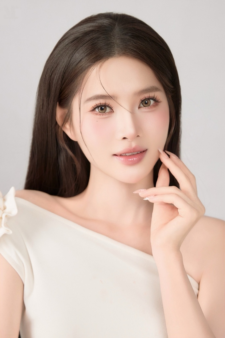 Đến với nghệ thuật khá sớm nhưng Thu Hiền không sao nhãng việc học.