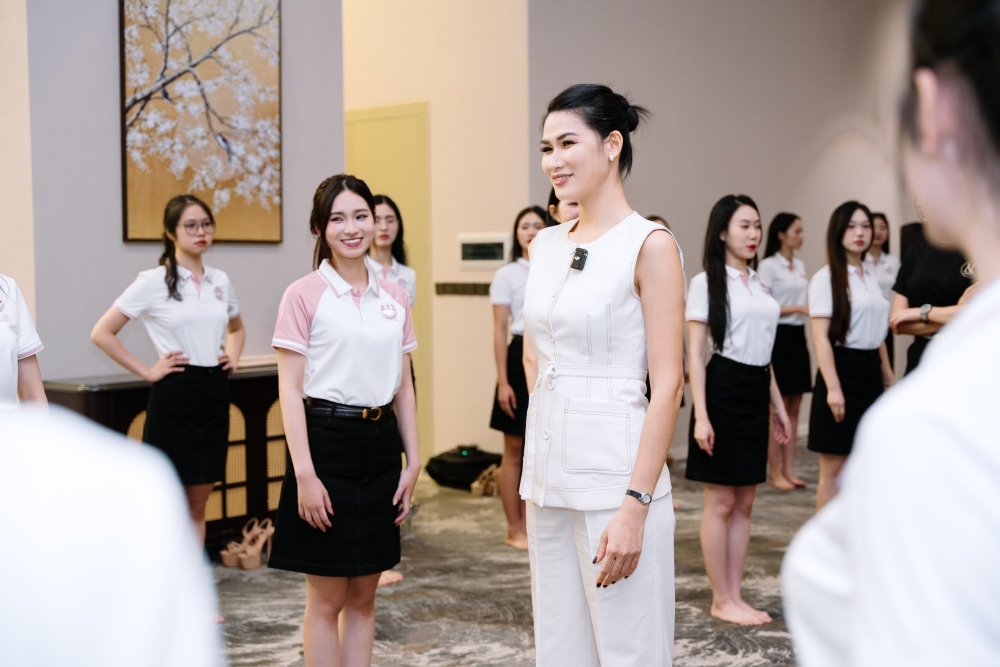 Người mẫu Ngọc Anh Nana hướng dẫn 53 thí sinh Hoa hậu Việt Nam 2026 catwalk - 6