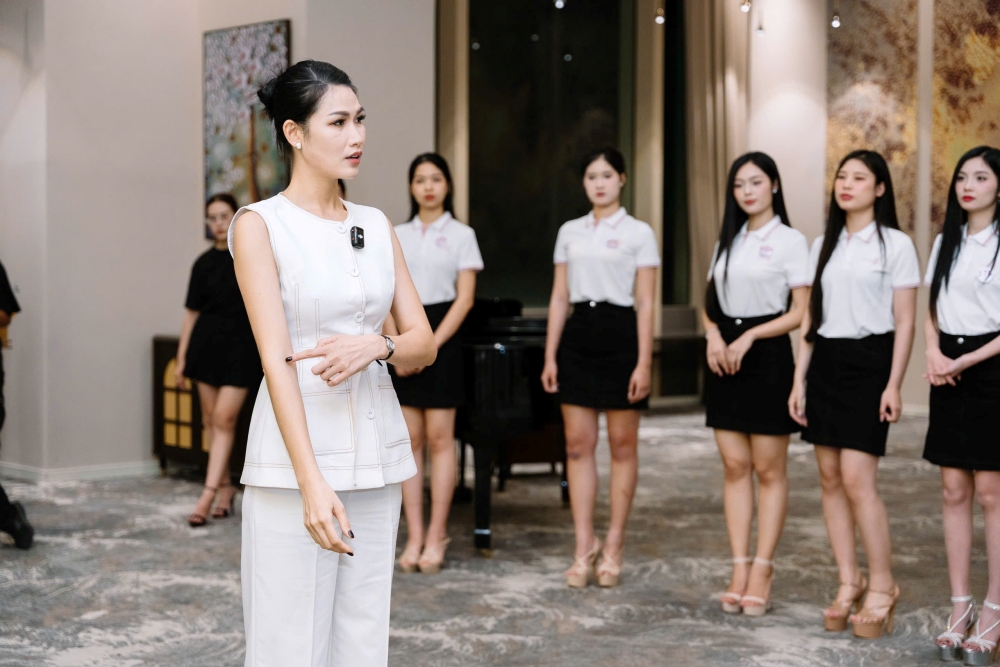 Người mẫu Ngọc Anh Nana hướng dẫn 53 thí sinh Hoa hậu Việt Nam 2026 catwalk - 1