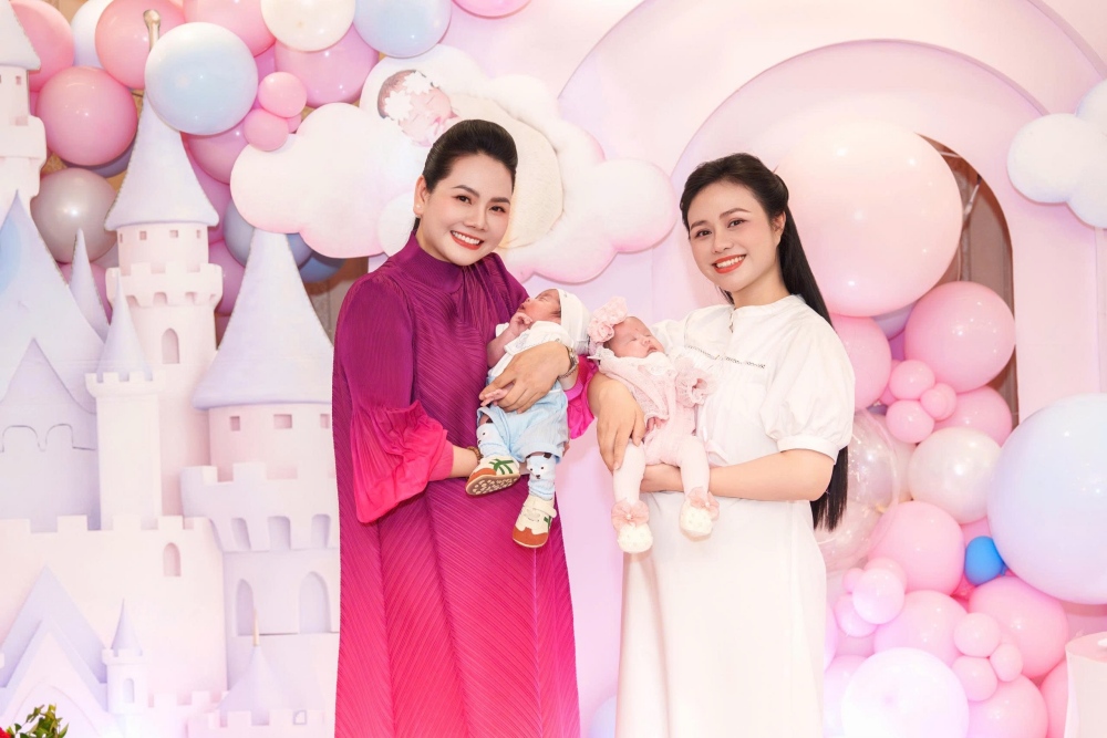 Lương Nguyệt Anh thông báo lên chức, giới thiệu cặp song sinh Cherry - Happy trong tiệc đầy tháng của 2 con vào tháng 5/2026.