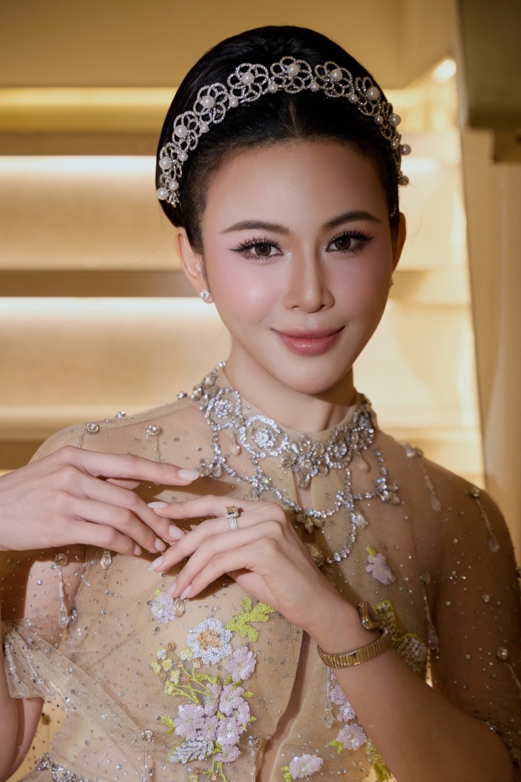Người đẹp cho biết cơ duyên diễn xuất đến khá bất ngờ sau khi cô nhận được những lời nhận xét rằng gương mặt phù hợp với màn ảnh.
