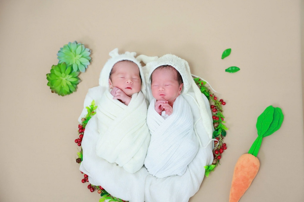 Cặp song sinh Cherry và Happy.
