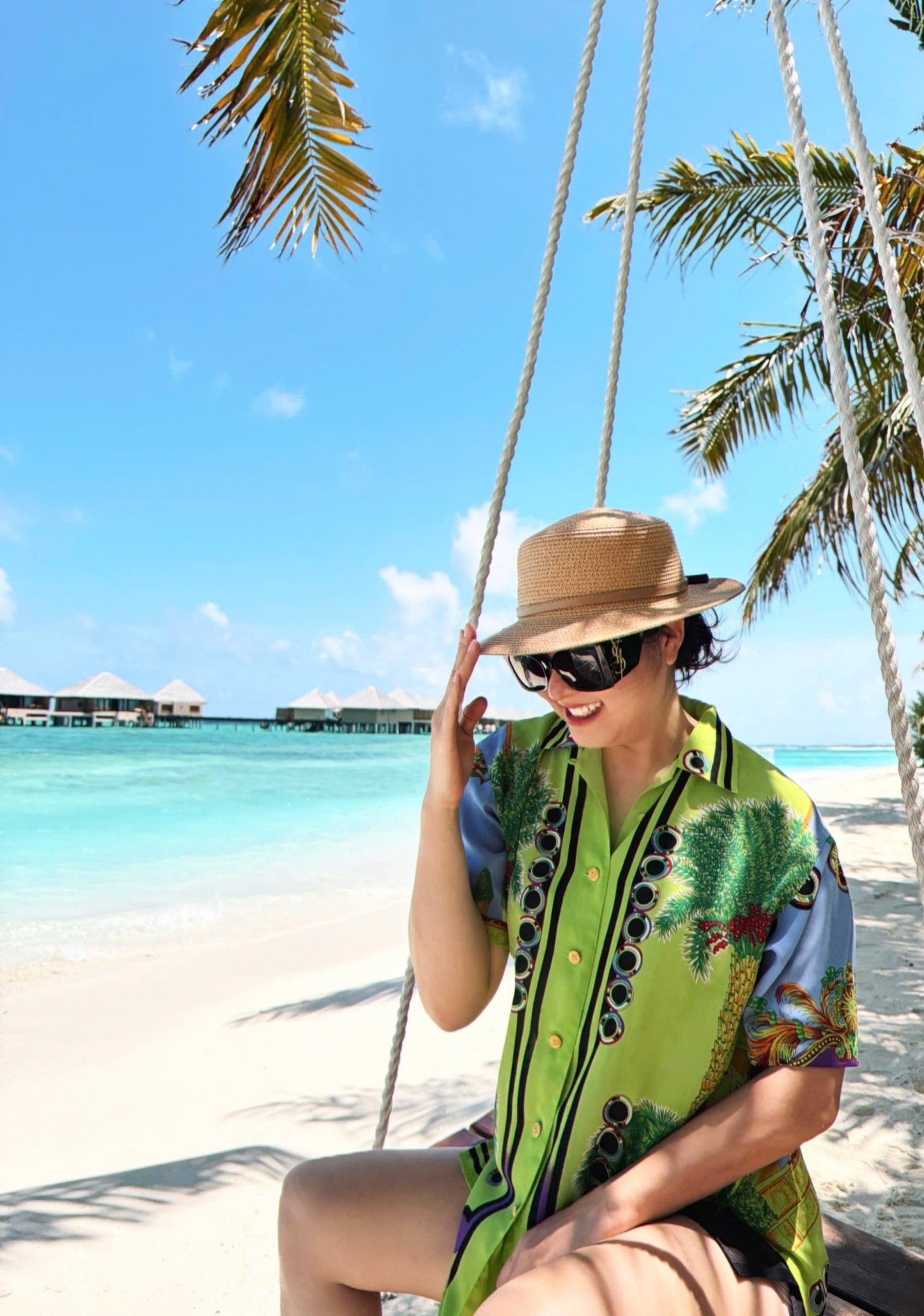 MC Thu Hương chuộng thời trang vintage khi đi biển - 7