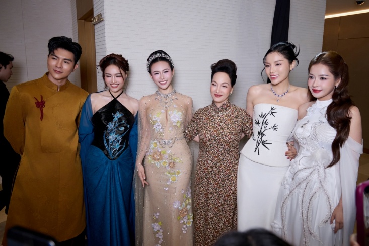 Thanh Hảo cùng dàn diễn viên trong phim: Steven Nguyễn, Ninh Dương Lan Ngọc, NSND Lê Khanh, Kỳ Duyên, Chi Pu.