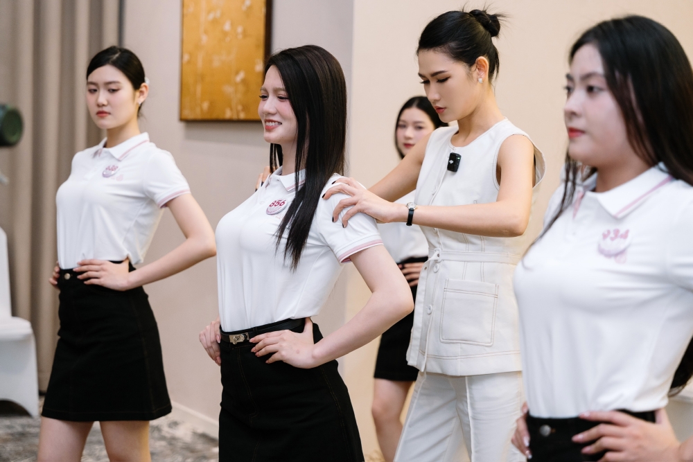 Ngọc Anh Nana làm việc sát sao cùng các thí sinh, với độ khó nâng dần.