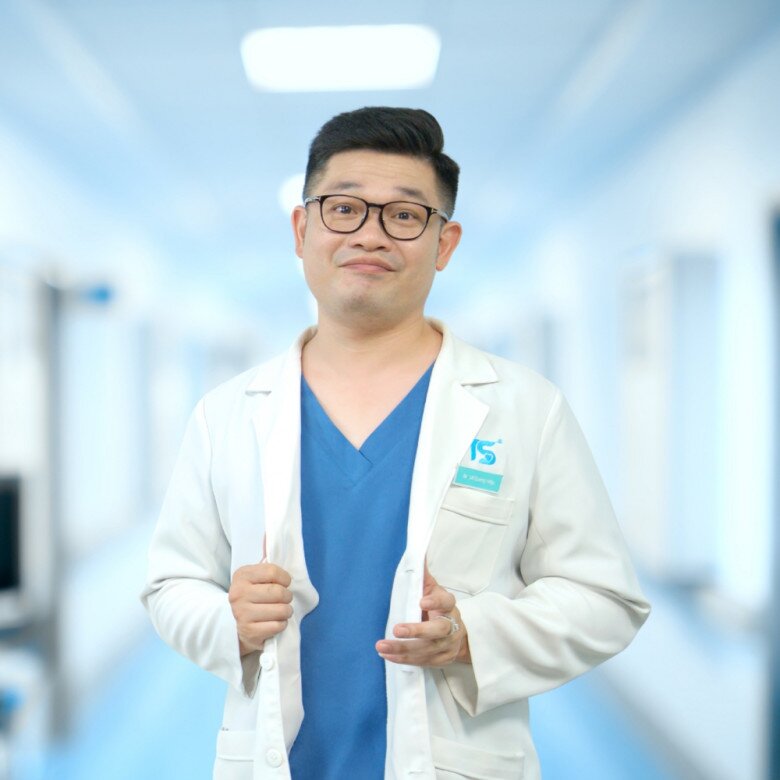 Bác sĩ Nguyễn Quang Hiệp do Cường Cá thủ vai mang tính cách cởi mở, hoạt bát, thường tạo ra bầu không khí sôi nổi tại nơi làm việc.