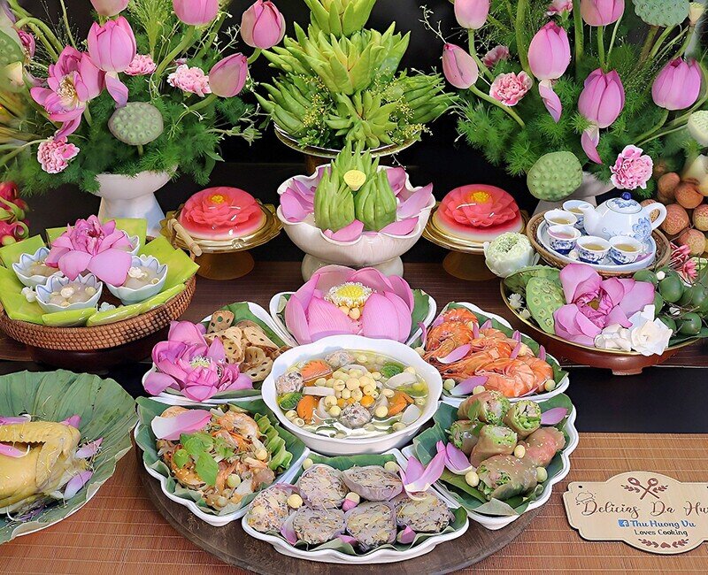 * Bài viết chỉ mang tính tham khảo: 

Theo quan niệm dân gian, tháng 7 Âm lịch hàng năm được gọi là tháng cô hồn bởi đây là thời điểm mở cửa quỷ môn quan, các vong hồn được phép trở lại dương thế.