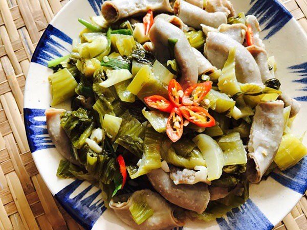 Cách làm lòng xào dưa giòn ngon, thơm, sạch mà không hề bị dai nhách cho ngày mưa gió - 1