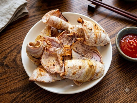 Nướng mực nhậu chơi cứ bị khô quắt, dội ngay thứ nước này vào, 10 phút sau đem nướng mực ngọt ngon cực chất lượng