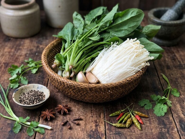 Hai rau này xào chung với nhau ăn ngon hơn cả thịt, nấu rất đơn giản mà tốt cho gan - 1