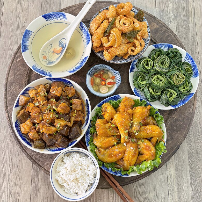 Cơm nhà ngon cho gia đình.