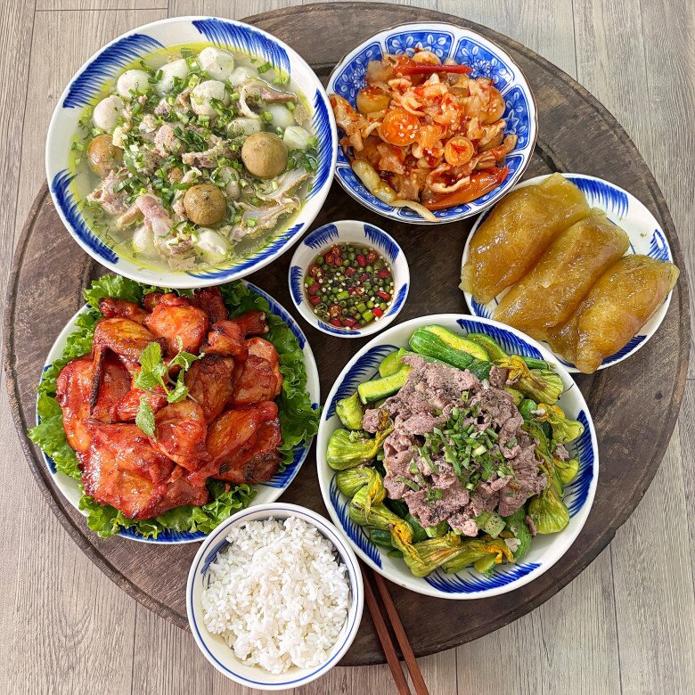 Cơm tối ngon cho gia đình.