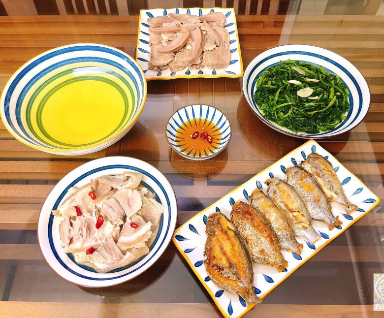 Mâm cơm tối cho gia đình.