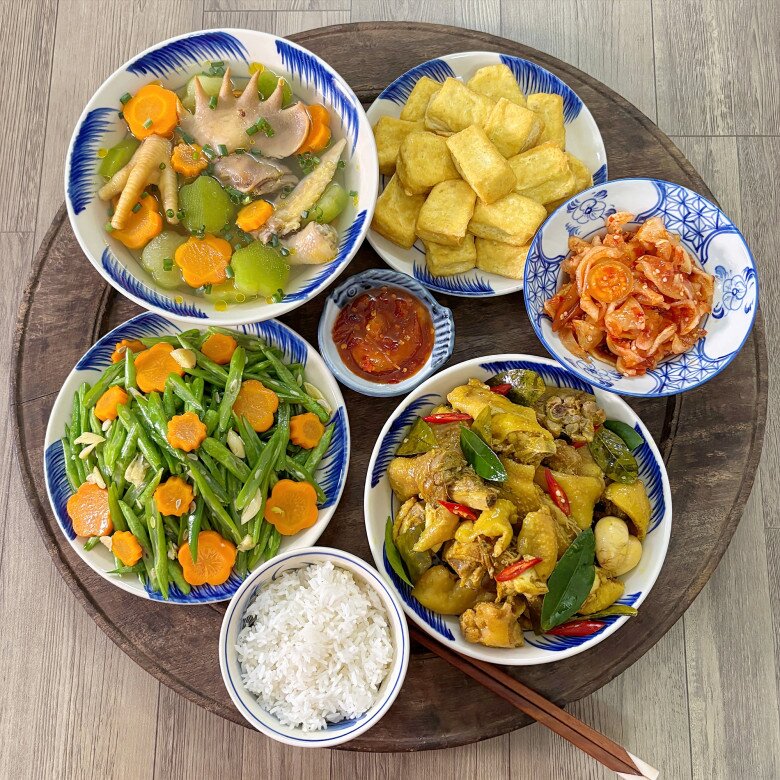 Mâm cơm ngon miệng, đậm đà